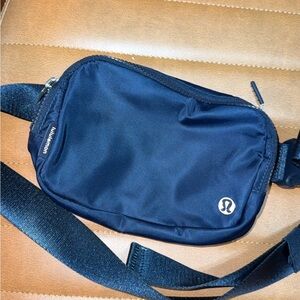 lululemon athletica navy blue belt bag